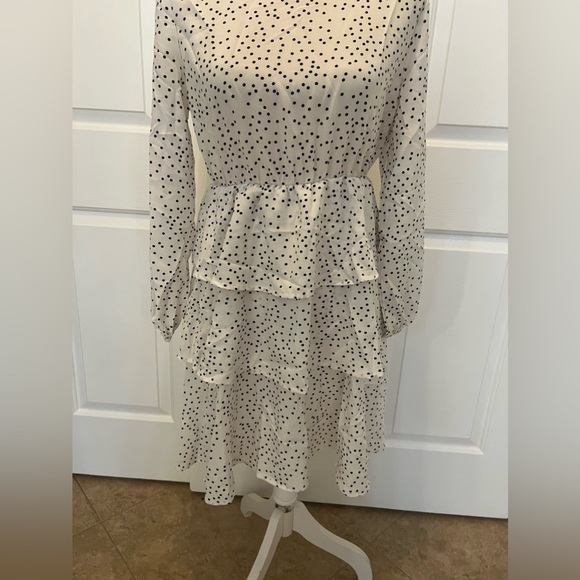 $6 POLKA DOT DRESS. NEW WITHOUT TAGS. SIZE MED. $6 IF BUNDLED - Picture 3 of 11